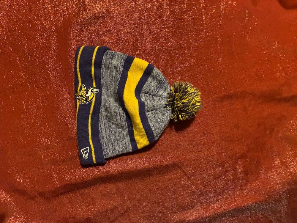 New Era Beanie Knit Hat Unisex One Size Minnesota Vikings NFL Purple Gold Pom